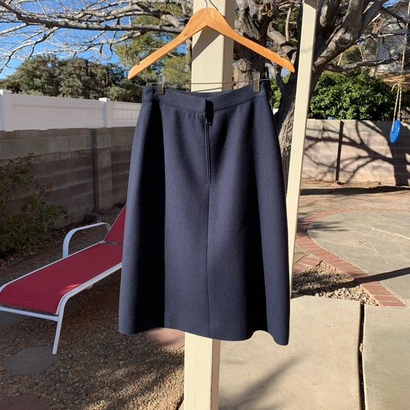 Louis Feraud set blazer (size 42) skirt (size 40) 100% wool navy - Picture 6 of 16